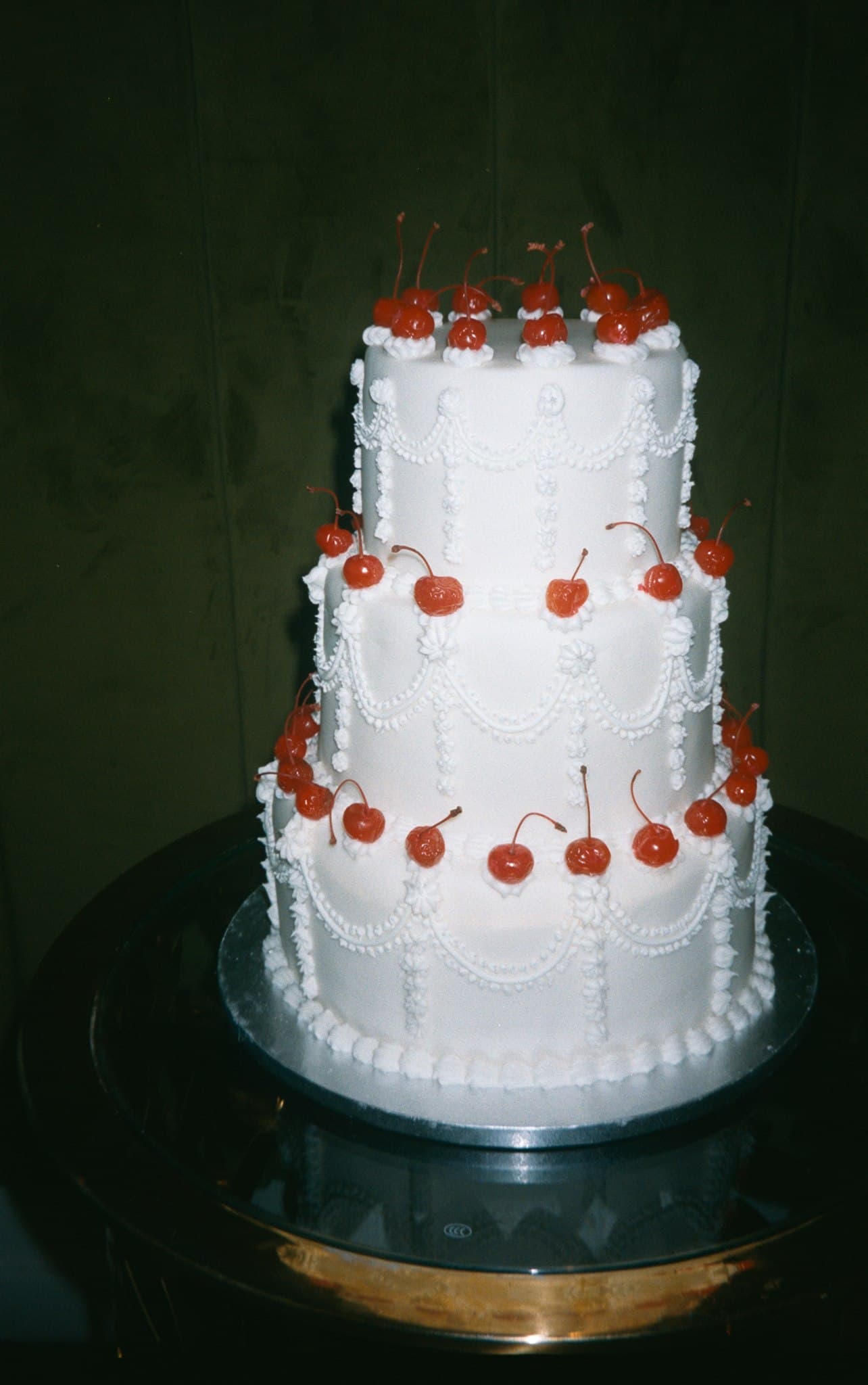 Beth-and-matt-modern—black-tie-december-wedding-christmas—film-analog-wales-sant-ffraed-house